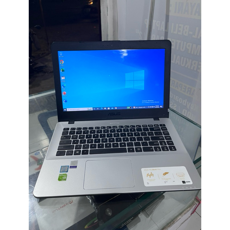 Asus a442UR i7gen7 Ram12gb Dual vga 930mx 2Gb