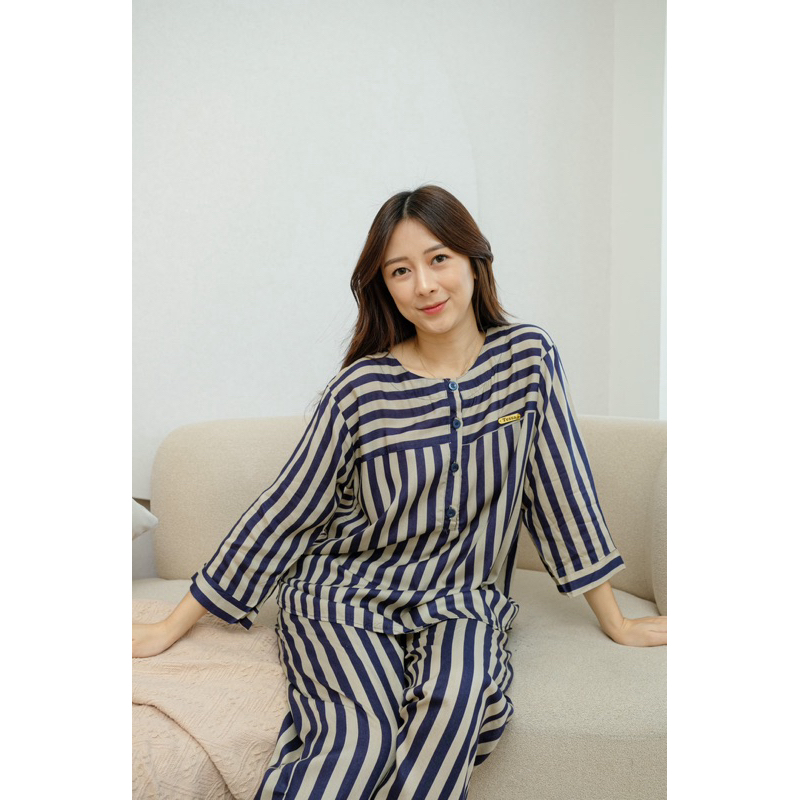 Setelan Baju Tidur Motif Agnes By Tessa Bahan Rayon Premium tangan 3/4 Ld 110 CM