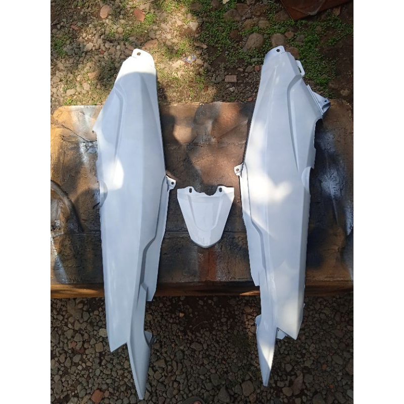 Kap Bodi Belakang Vega R New putih