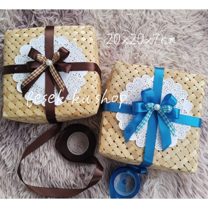 Besek bambu kombinasi pita 20x20