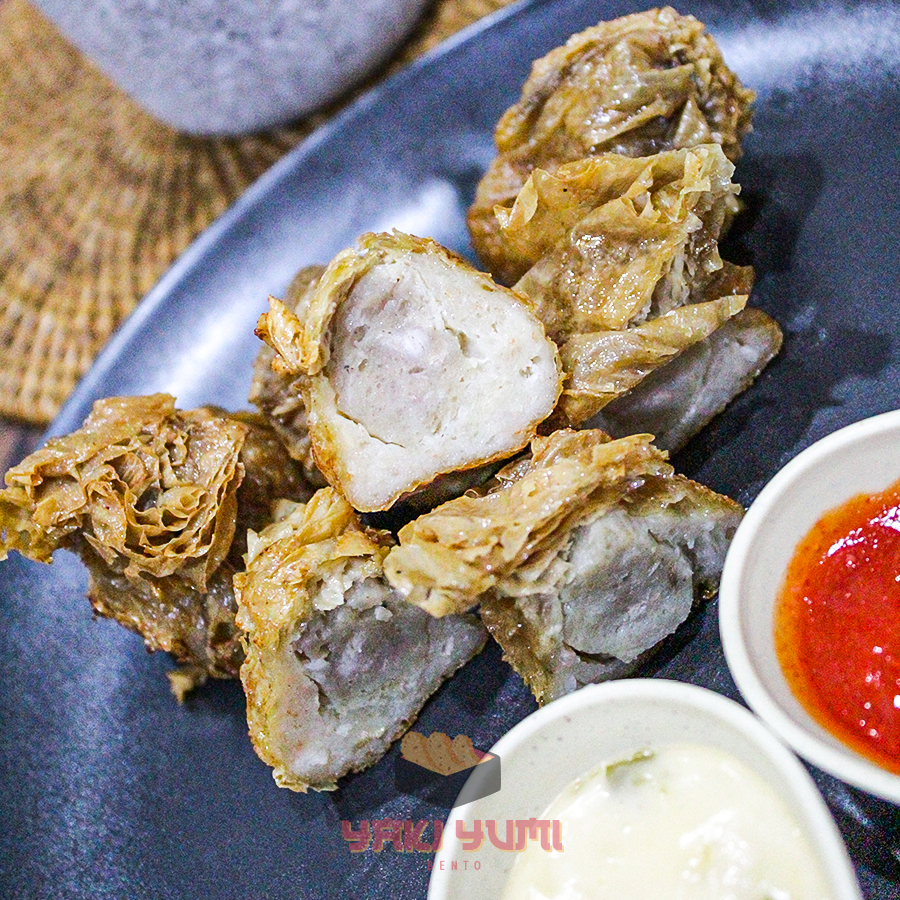 

Yaki Yumi Bento Ekado Frozen Ayam Giling isi Bakso lapis Kulit Tahu Halal 100% Tanpa Bahan pengawet!