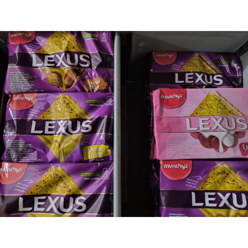 

LEXUS KREKERS SANDWICH ISI 10