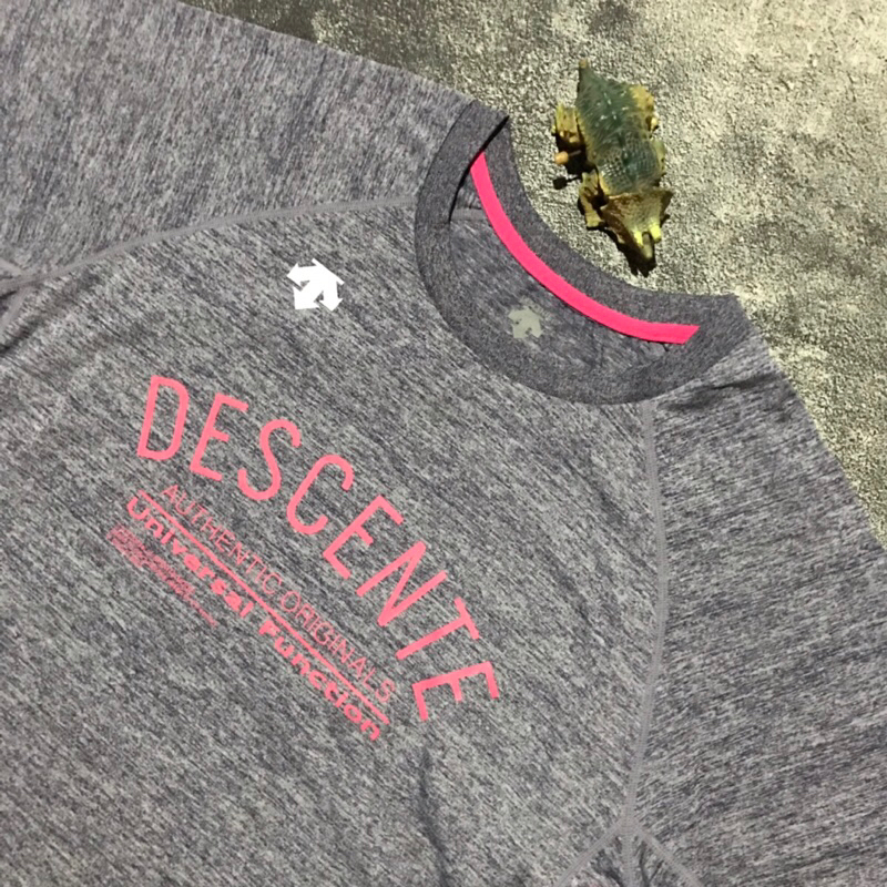 [Thrift] Baju Jersey Running Wanita Descente