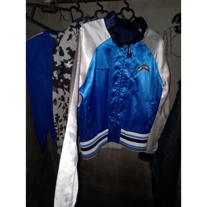 varsity bahan satin