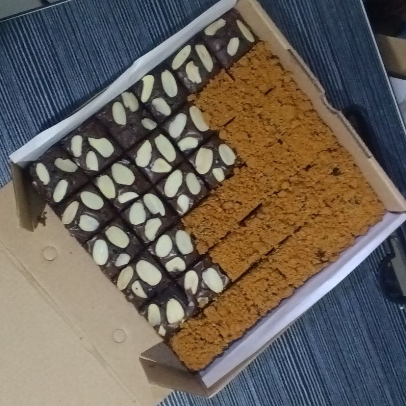 

Fudgy Brownies Premium | Brownies Sekat | Brownies Panggang | 20x20cm | 36 potong