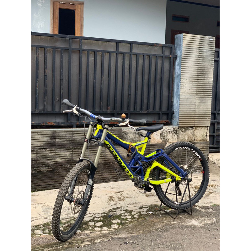 Sepeda gunung Specialized Demo9