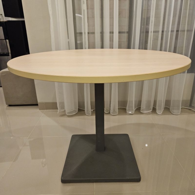 Meja Kerja Kantor Bulat INFORMA