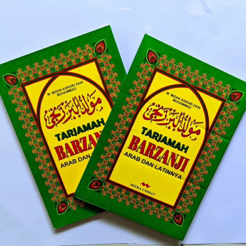 Buku / Kitab Maulid Al Barzanji Terjemahan Disertai Bahasa Arab & Latin