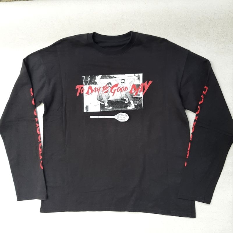 SHETHISCOMMA long sleeve shirt size L di pakai SUGA BTS