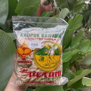 

Kerupuk Bawang Mentah Cap Petani 500gr / Oleh Oleh Khas Cirebon