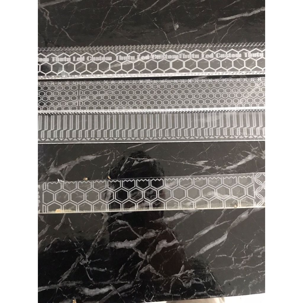 

Akrilik Gravir Batangan Bahan custom Motif DAN NAMA