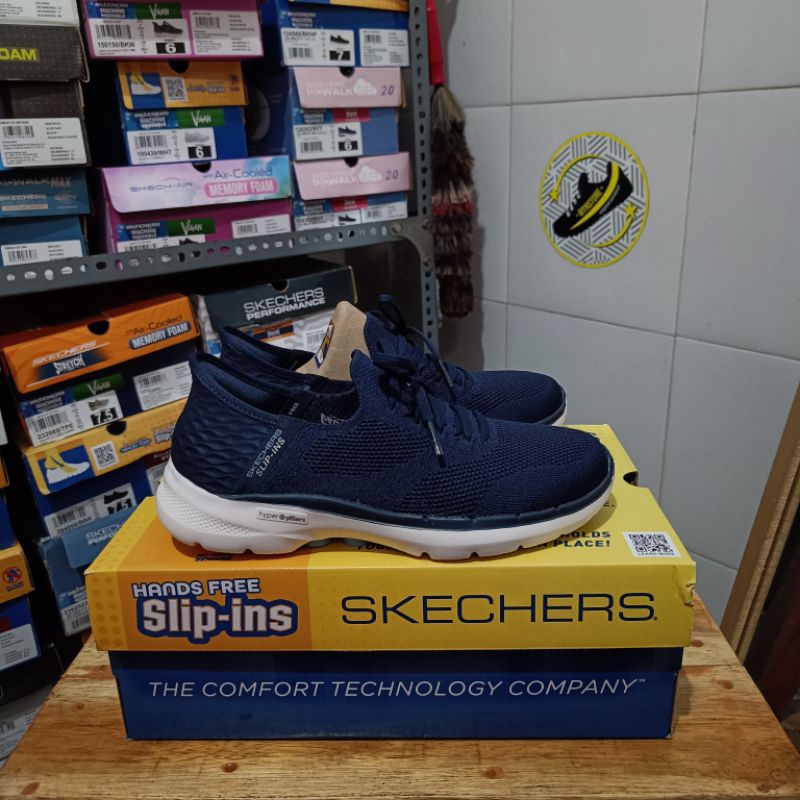 Skechers Slip On Go Walk 6 - Lovely Day Black / Navy Women's