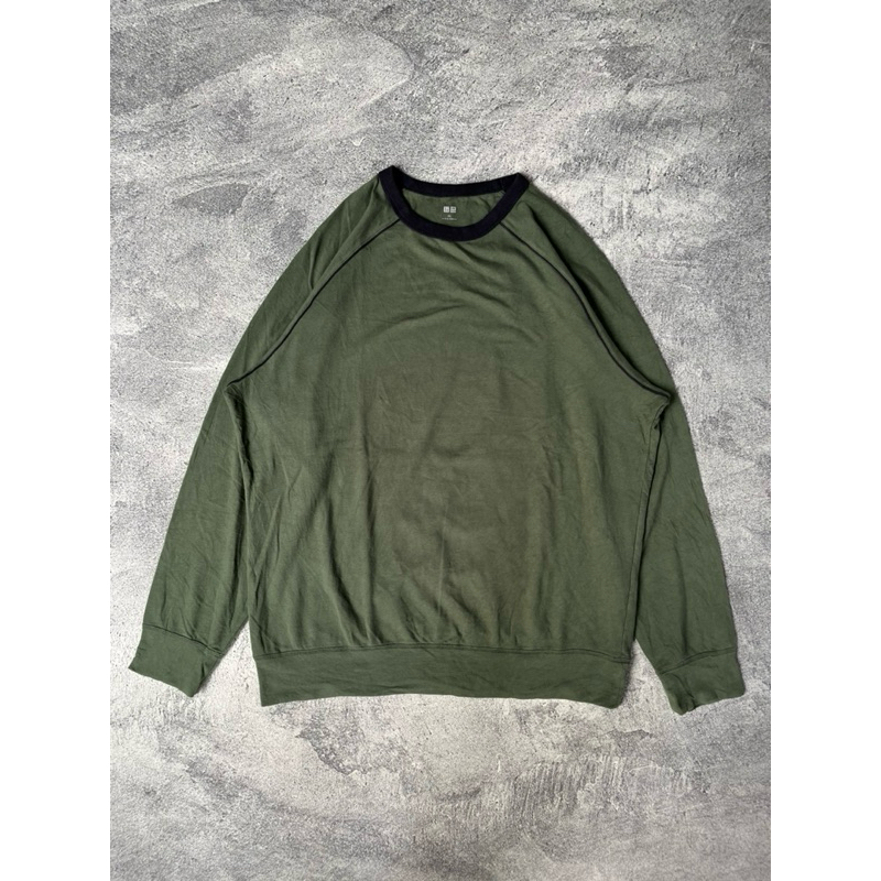 uniqlo army crewneck
