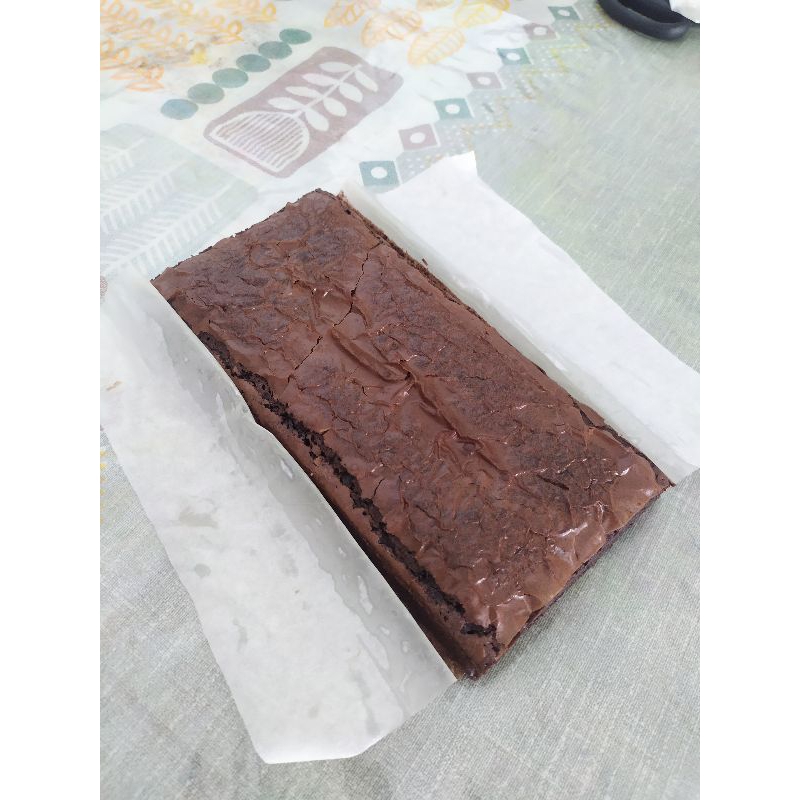 

Fudgy Brownies Polos Ukuran 20x10 cm