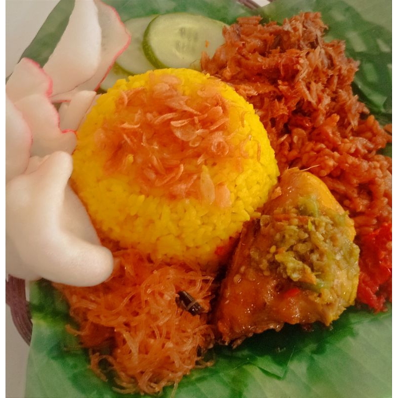 

Nasi Kuning Cakalang komplit