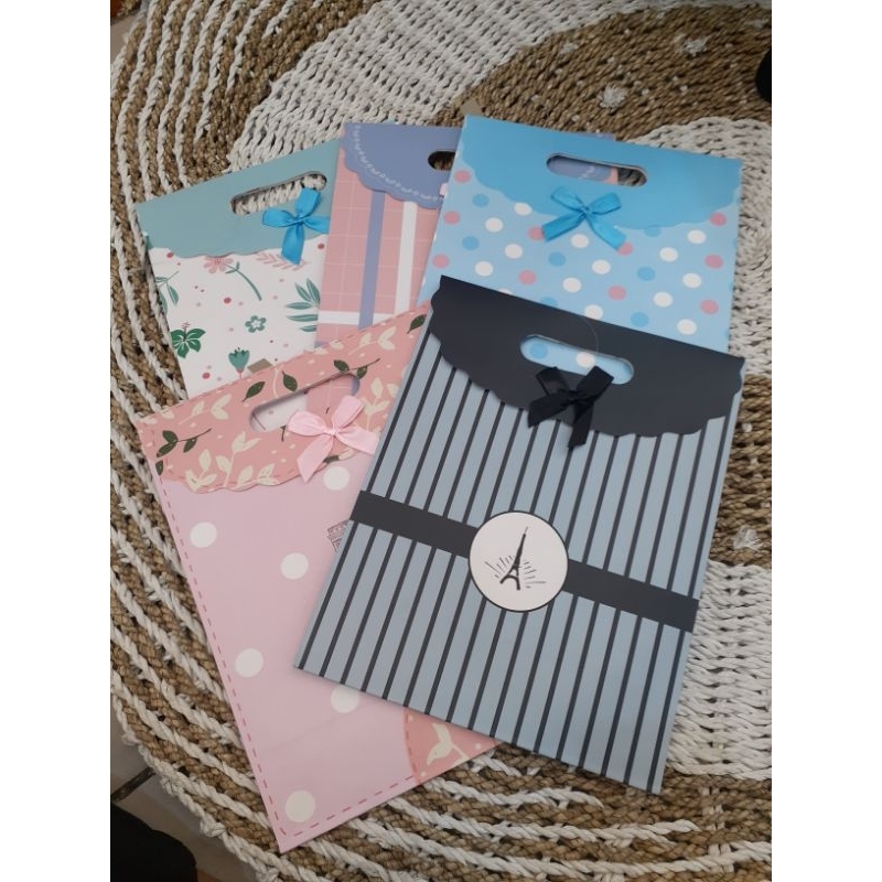 

Paperbag premium | paperbag motif | tas kado