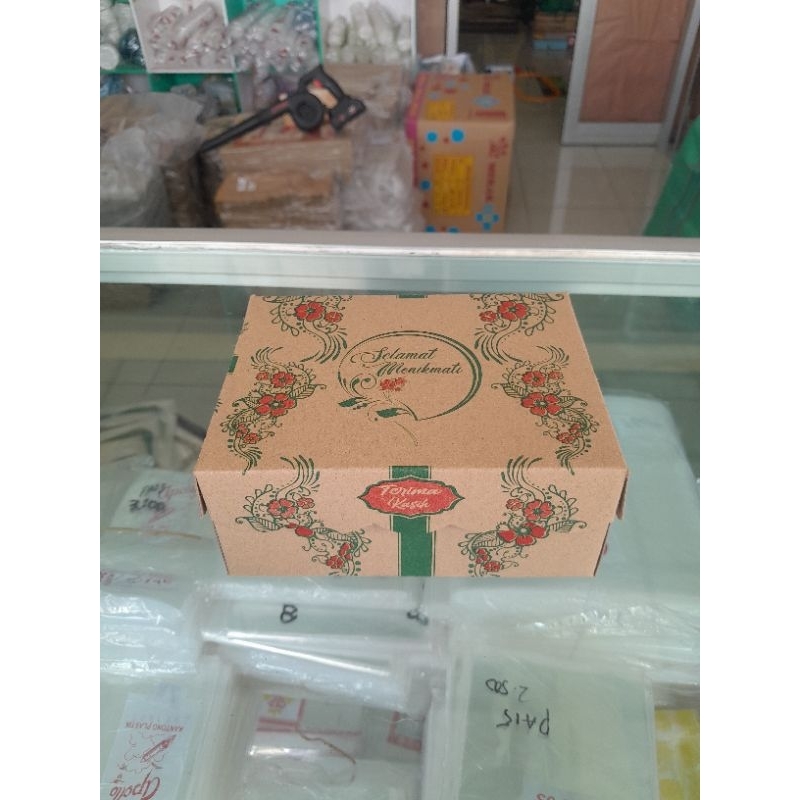 

Dus Snack Kraft Motif Non Aqua Ukuran 13x10x5,5 Cm