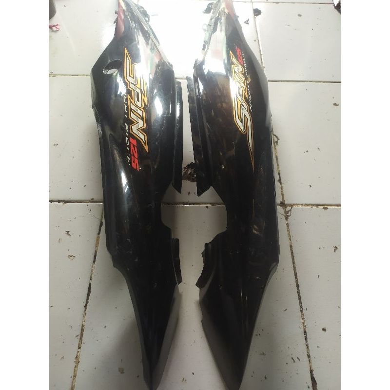 Body Seat Kanan&Kiri Original Suzuki Spin 125 Seken Copotan