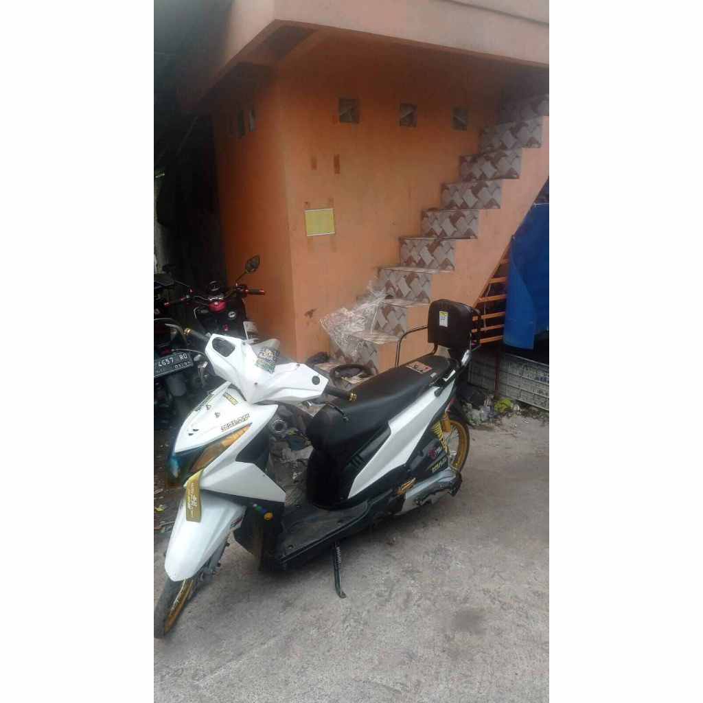 Sandaran Motor Beat Model Kotak Bagasi Lipat