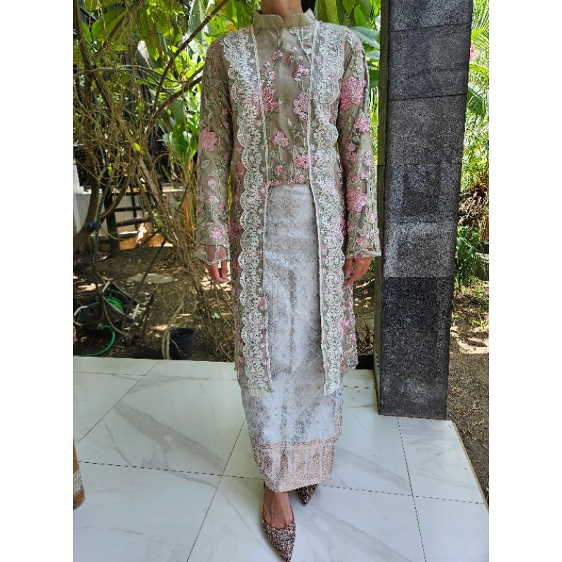 SEWA Kebaya Garden Rayapari + Rok songket