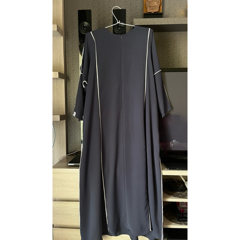 Line Abaya Bysofni