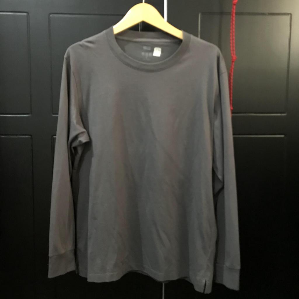kaos uniqlo abu charcoal XL
