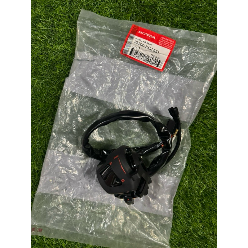 Saklar holder kiri tiger revo tirev tilam original ahm 35200-KCJ-651