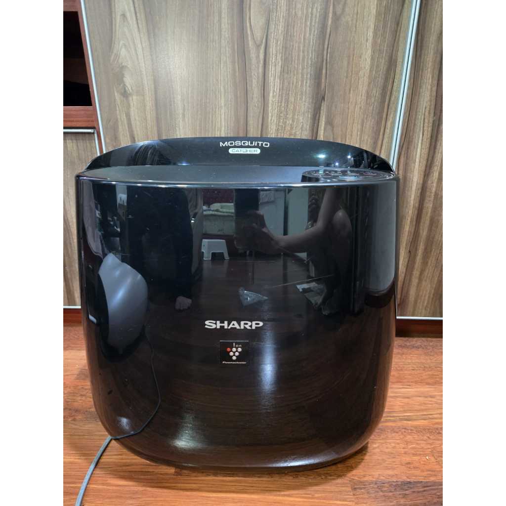 PRELOVED Air purifier Sharp Air Purifier FP-JM30Y-B Mosquito Catcher