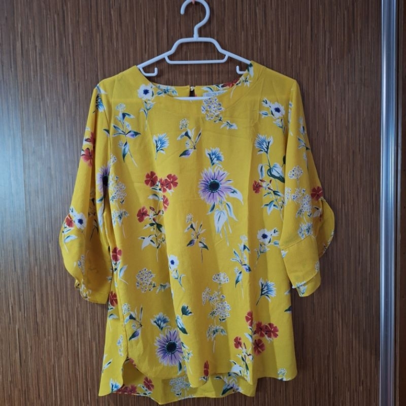 PRELOVED BLOUSE BUNGA-BUNGA