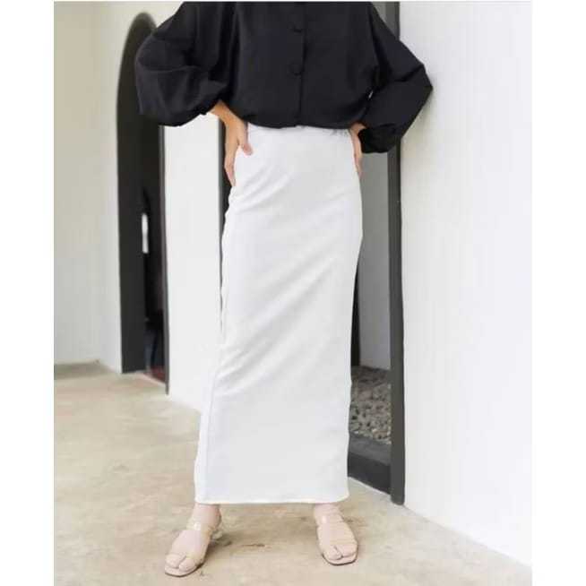 Rok span tanpa belah belakang/Rok span scuba