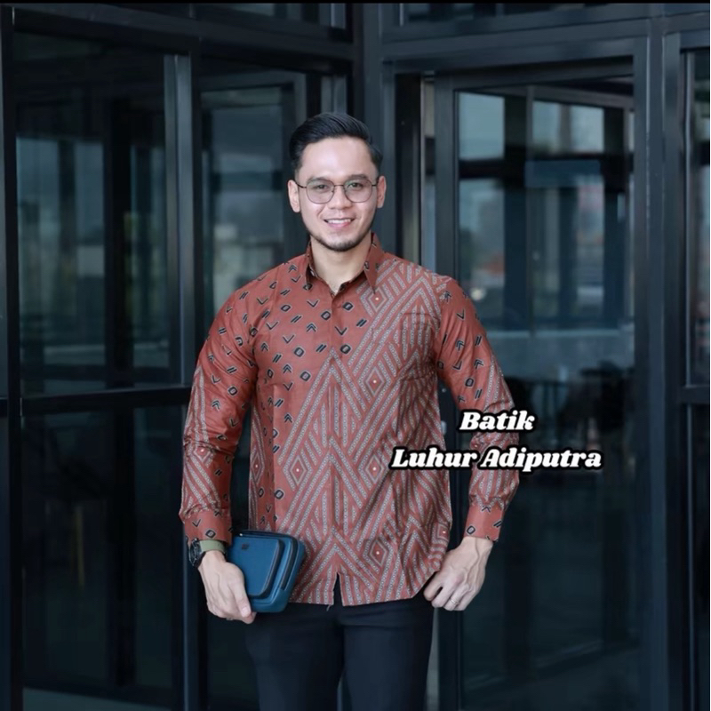 PIRAMID COKLAT KEMEJA BATIK PRIA BAHAN KATUN PRIMA PREMIUM LENGAN PANJANG DAN PENDEK
