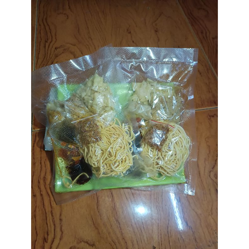 

mie pedas