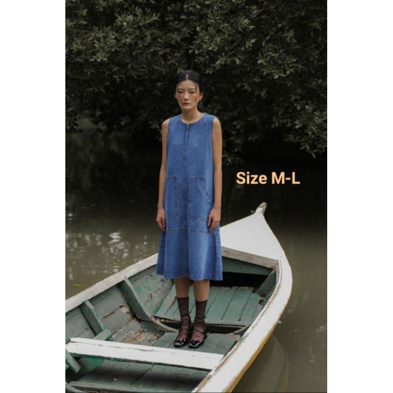 Maven (NEW) : Issa Denim Dress in Nordic size M-L