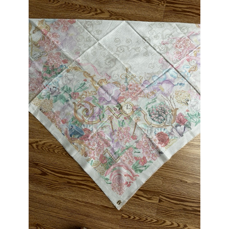 Buttonscarves Wonderland Pearl
