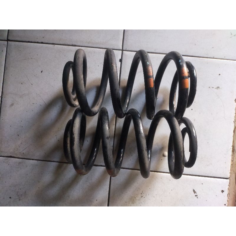 shockbreaker luxio grandmax belakang