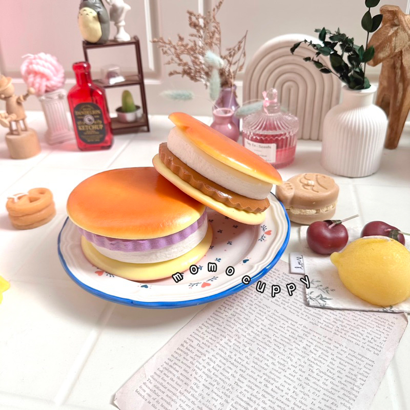 READY STOCK sticky double pancake burger squishy (dua pancake squishy lengket)