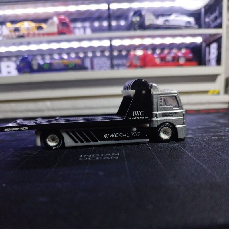 Hotwheels towing truck fleet street mercedez