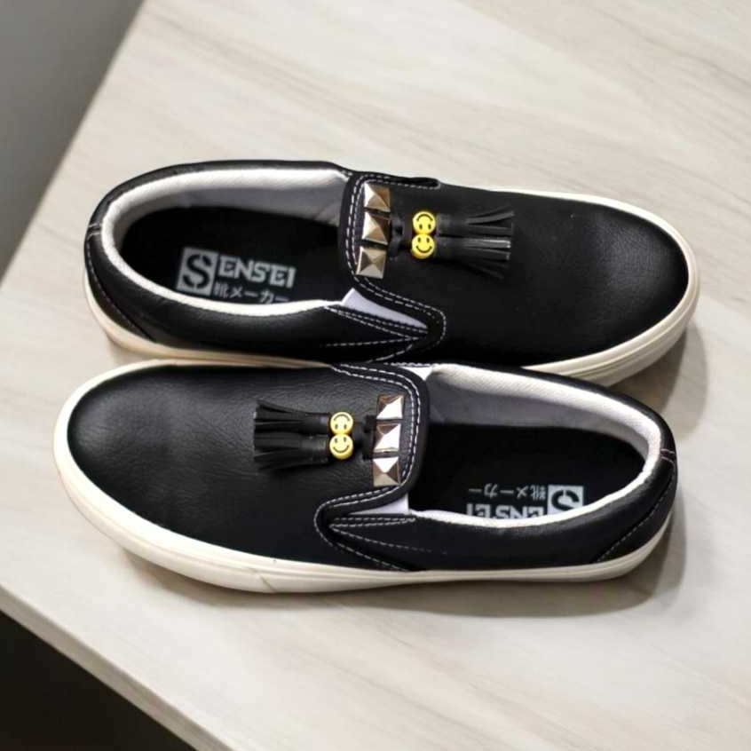PortibeeVansmile Sepatu Slip On Loafers Casual Hitam Putih Pria KUlit PU Slop Pansus Tassel Santai F