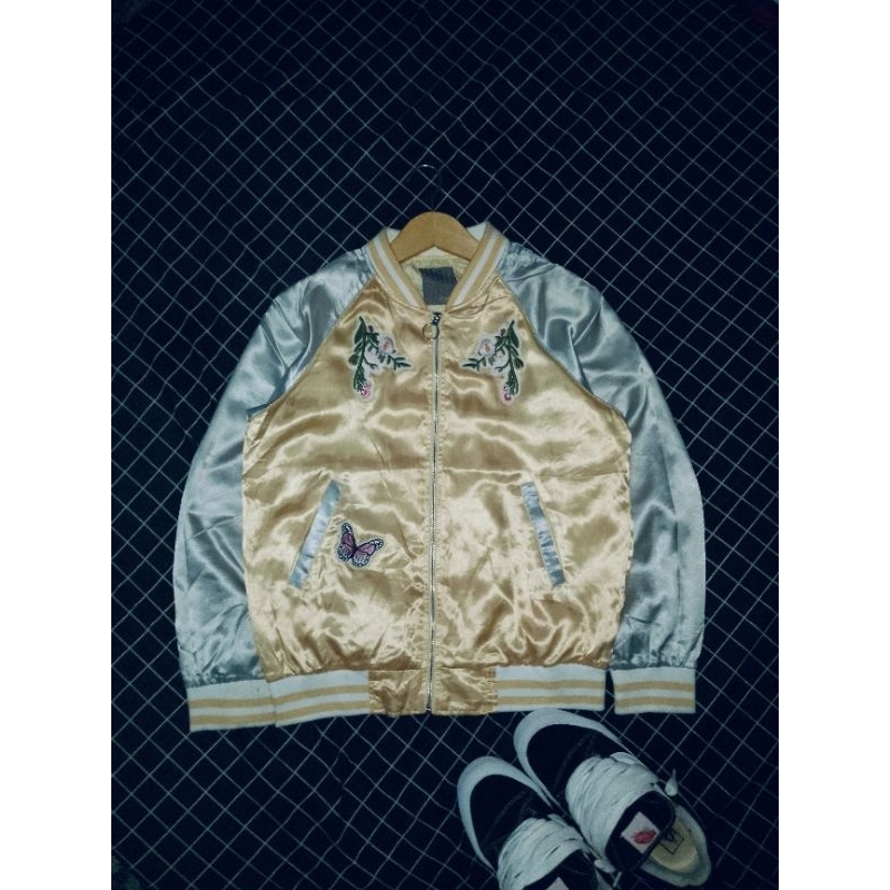 VARSITY BAHAN SATIN