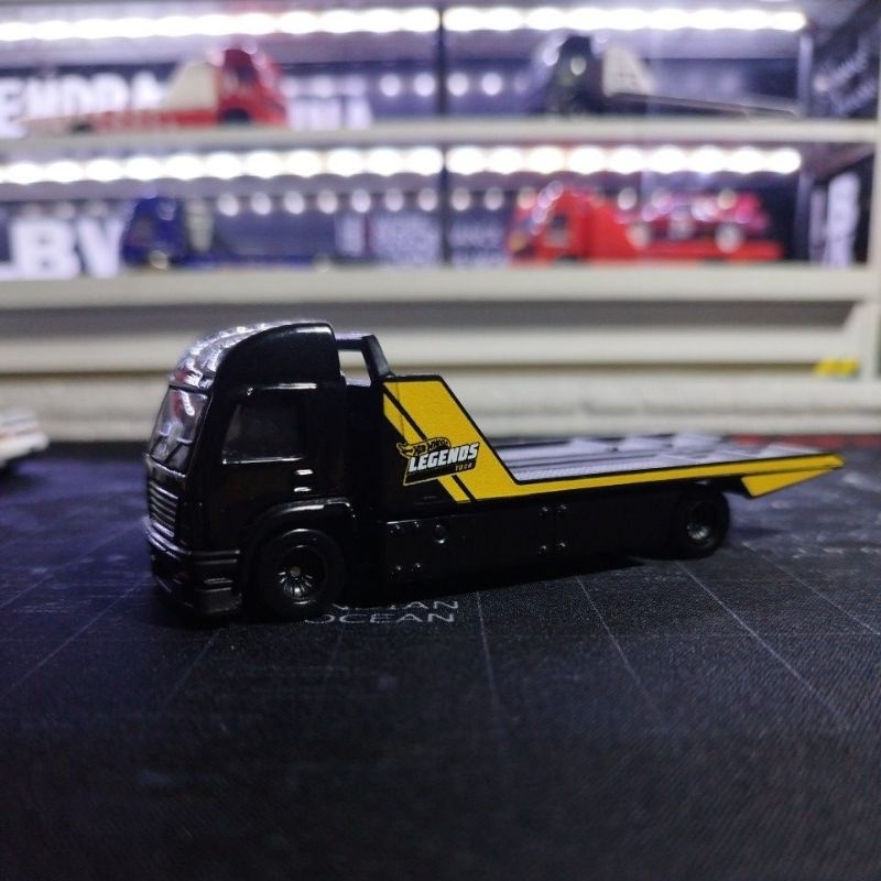 Hotwheels truck towing legenda tour