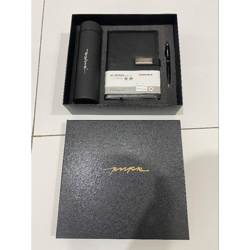 

Paket Hampers | Gift Set 3in1 | TUMBLER AGENDA PEN