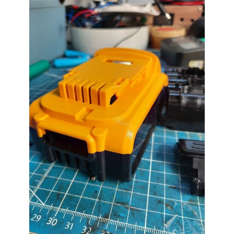 Casing baterai dewalt 20v 10 cell