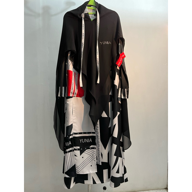 Abaya  dan Bergo Yunia Syari