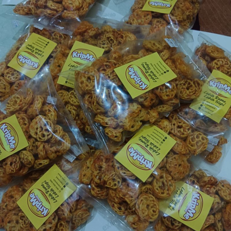 

KripMe Snack Jual Seblak Rafael (150 gr), Snack Seblak Rafael Enak, Jual Seblak Kering, Krupuk Seblak Rafael