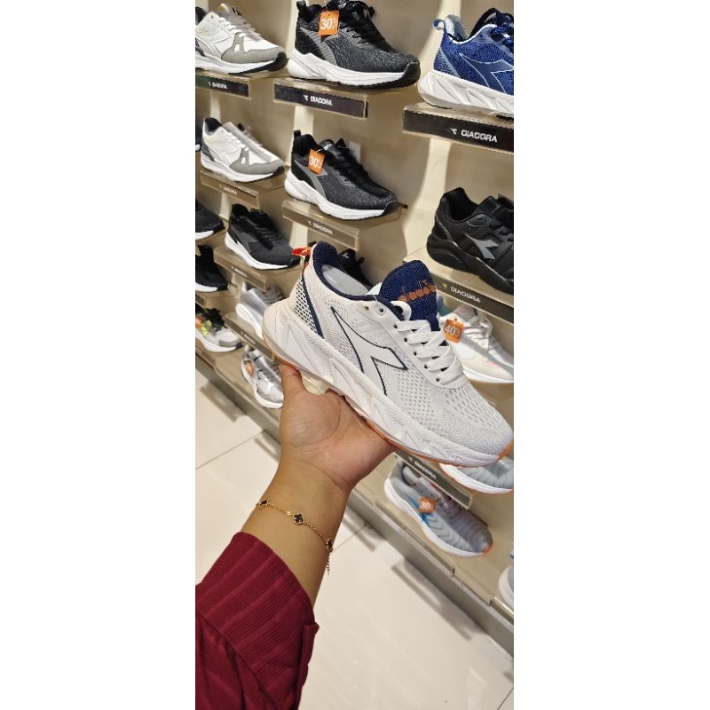 SALE‼️DIADORA RUNNING BEIGE NAVY WOMEN ORIGINAL STORE
