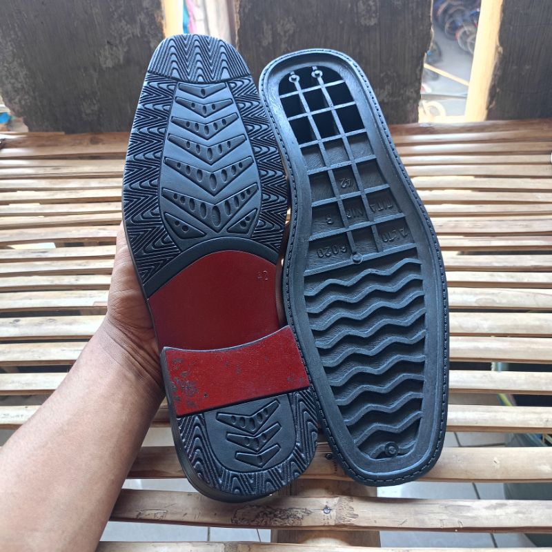 Outsole sepatu pria pantofel pdh insole karet TPR model lancip kombinasi warna sol Titanic B alto 60