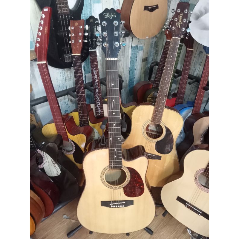 OLSHOP BANJARMASIN-gitar akustik elektrik ORI Skylark MAG505CN-EQ kondisi 95% masih seperti baru bon