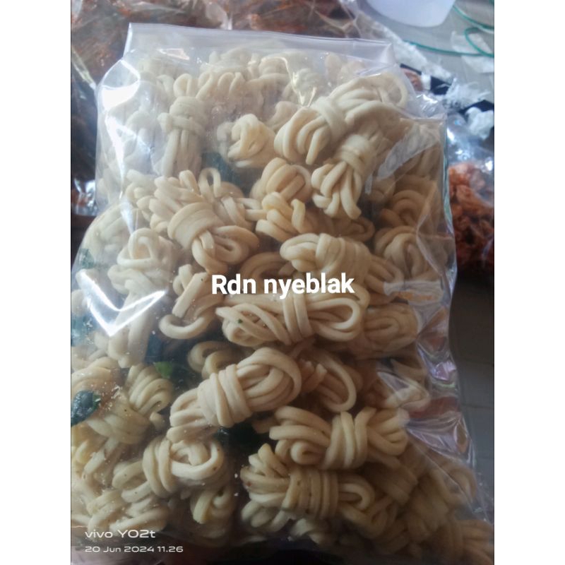 

promo seblak mie gulung. 500 grm mie yang digulung gulung daun jeruk