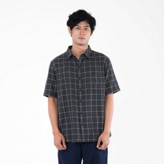 Greenlight Kemeja Pria Kotak-Kotak Lengan Pendek Abu C030424