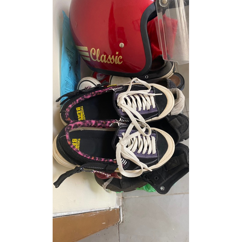 Preloved sepatu thunderbear slip on easton universe special edition